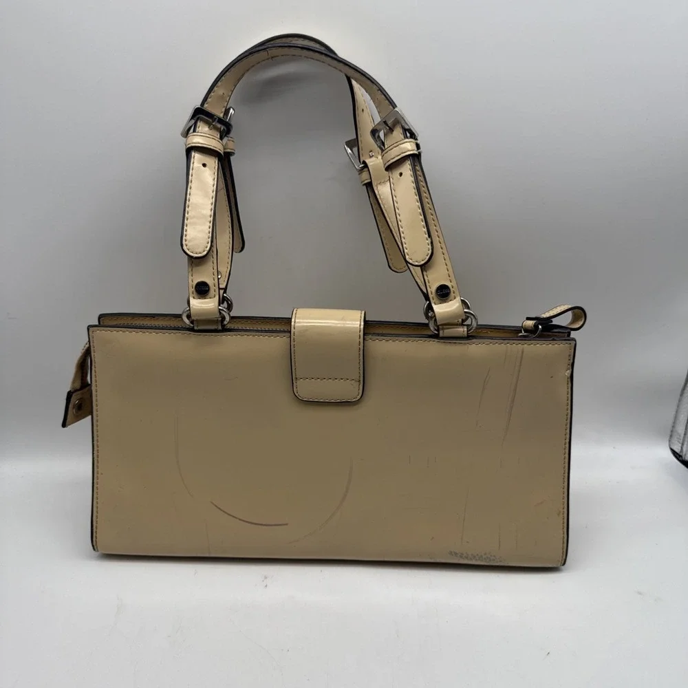 Vtg‎ Guess Purse Womens Handbag Tan Patent Leather Top Handle Buckle Y2K
